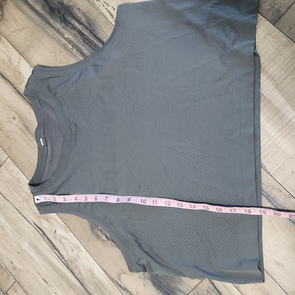 Lululemon crop tank large perforated swiftly breeze - Picture 6 of 6